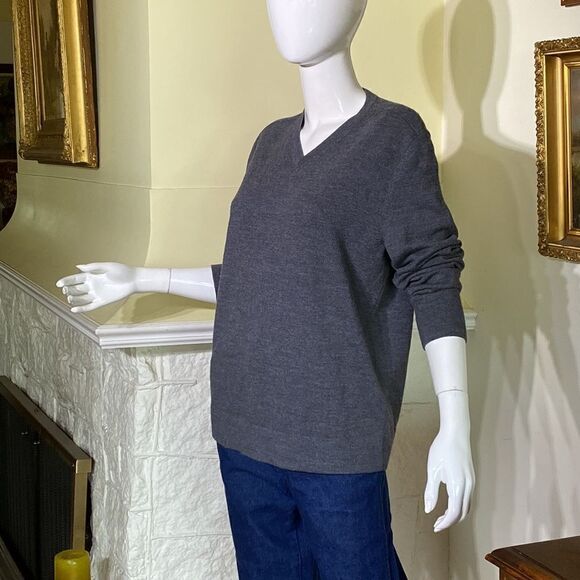 Theory 100% Merino Wool Classic V-Neck Sweater - Picture 2 of 13